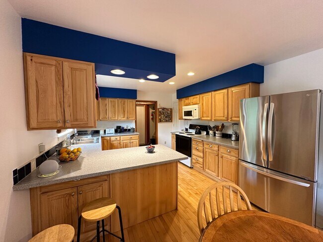 Foto del edificio - Fully Furnished 3BD/3BA Home with Solar Power