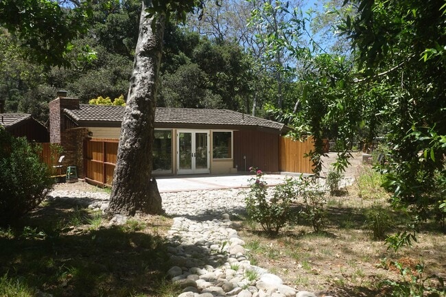 Building Photo - 95 Boronda Rd