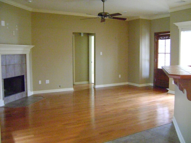 Building Photo - 106 Soaring Cove