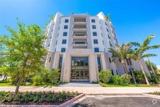 Building Photo - 701 Valencia Ave
