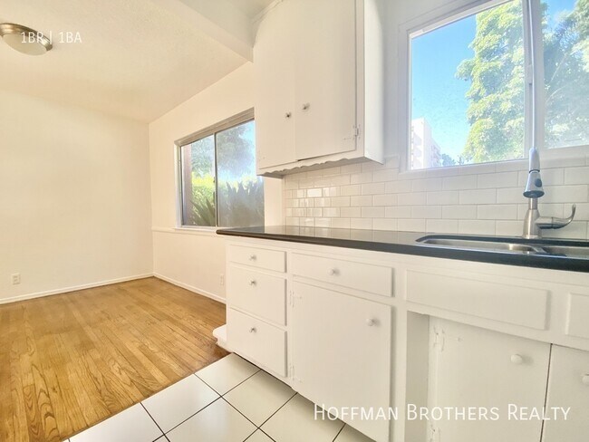 Foto del edificio - 1162 N Orange Grove Ave