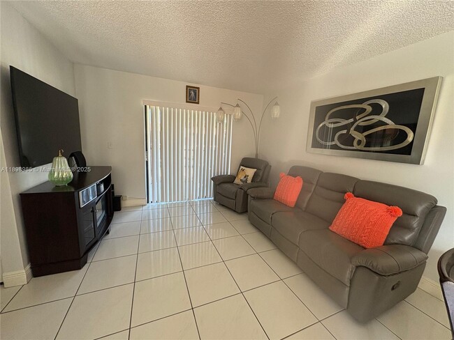 Building Photo - 9714 Hammocks Blvd