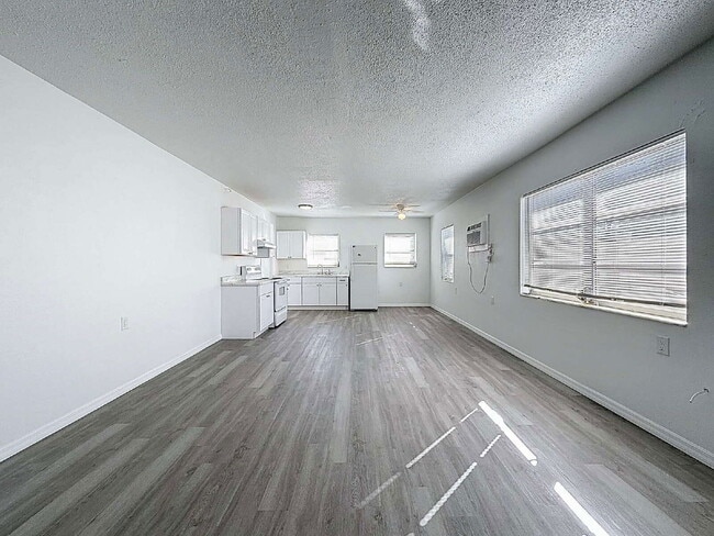 Building Photo - 650 East Harbor Dr S