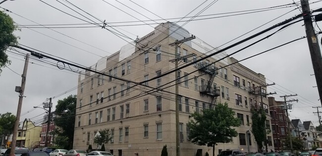 Building Photo - 149 Grant Ave
