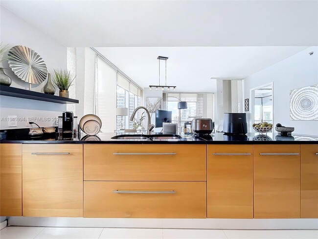 Foto del edificio - 475 Brickell Ave