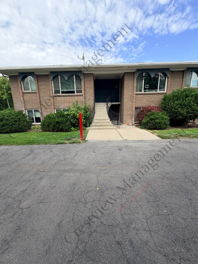 Building Photo - 549 Stringham Ave