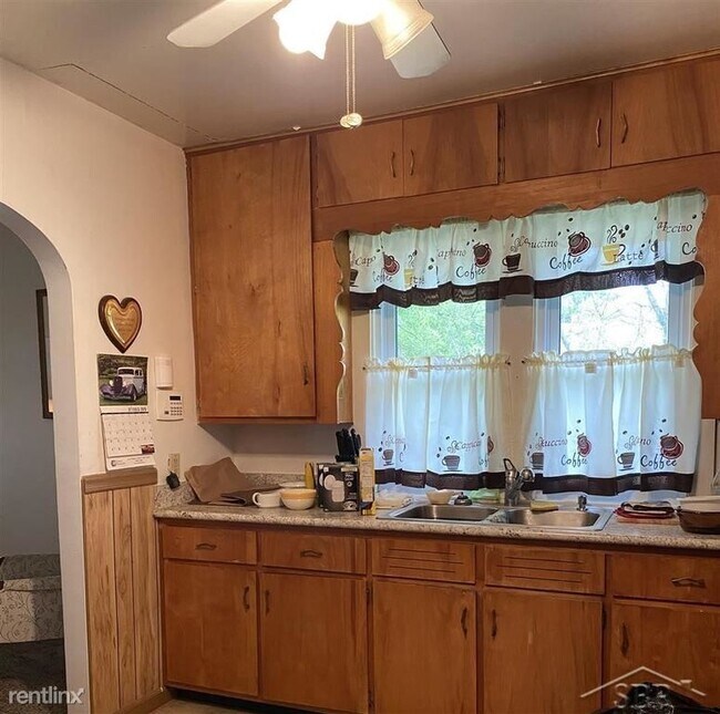 Building Photo - 3 br, 1 bath House - 3167 S 27th St