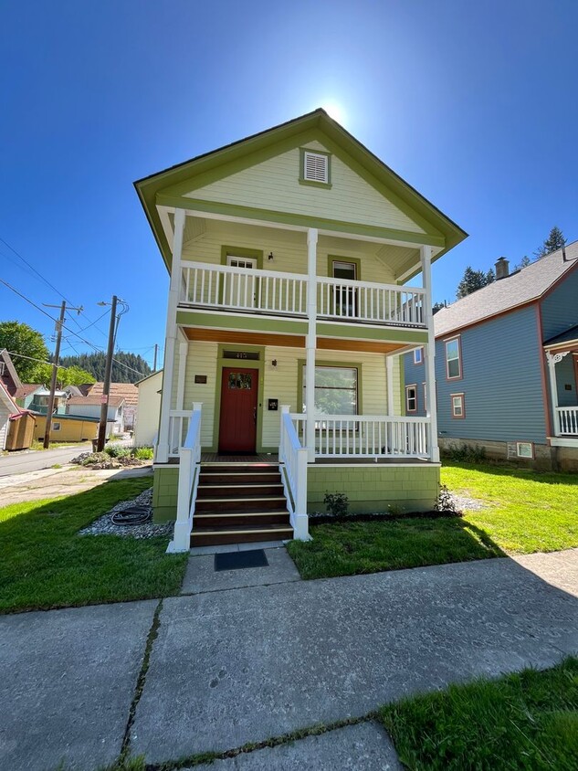 Primary Photo - Completely refurbished 3 bed, 2 bath house...