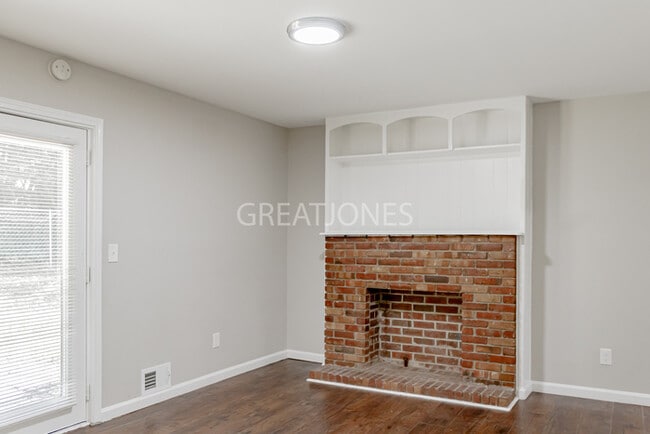 Building Photo - REDUCED!