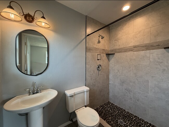 Foto del edificio - Available for Showing Now! Flexible Lease Term 9 to 18 Month Offer!!  ***SPECIAL $250 OFF 1ST FUL...