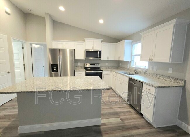 Building Photo - 116 Pine Trce