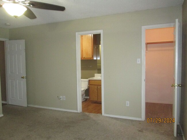Building Photo - HOUSE - 3 Bedrooms, 2 Bath, 2 Car Garage