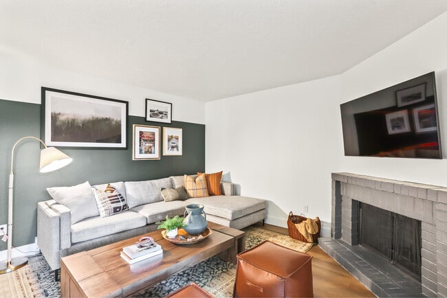 Silver Oak Apartments apartments — community photo - Silver Oak Apartments