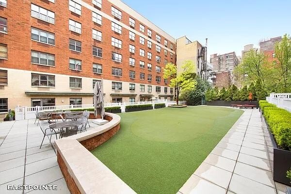 Building Photo - 516 W 47th St
