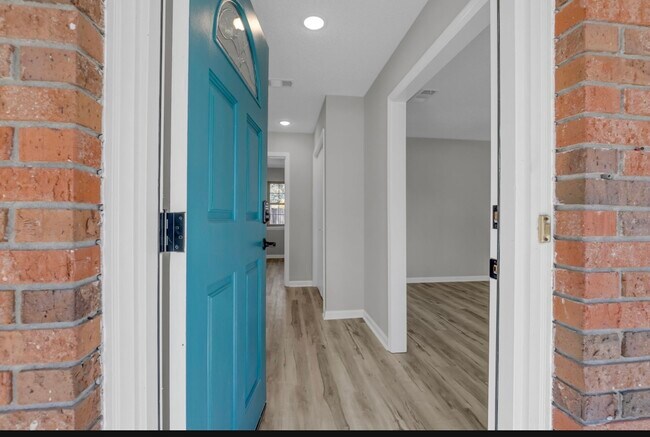 Building Photo - 102 Ventura Blvd