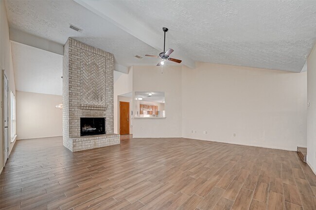 Building Photo - 2102 Creekshire Dr