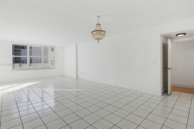 Foto del edificio - 5001 Collins Ave