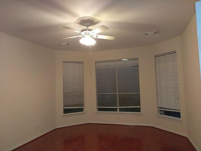 Foto del edificio - 903 Spring Mist Ct