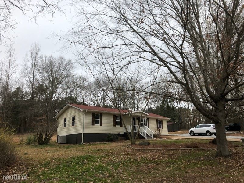 Primary Photo - 4 br, 2 bath House - 586 Carruth Rd