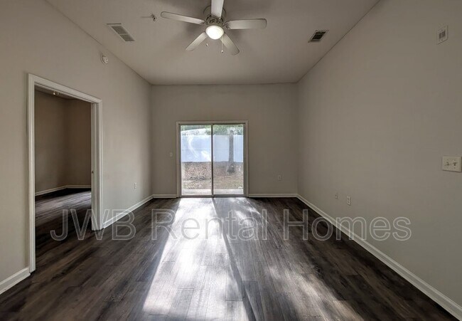 Foto del edificio - 5051 Playpen Dr