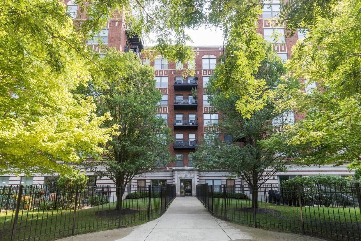 Foto principal - 4537 S Drexel Blvd