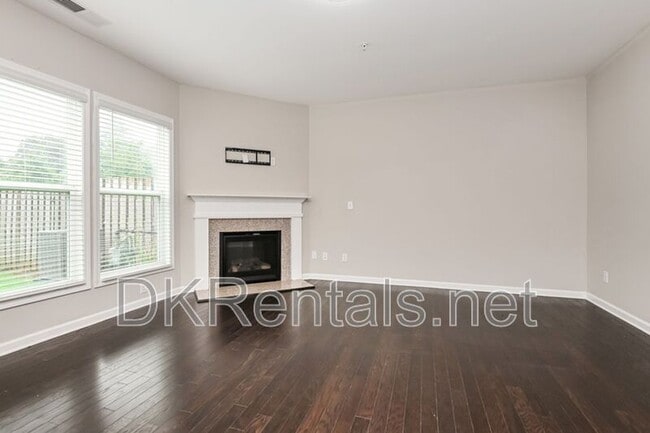 Building Photo - 1216 Foxcroft Ln