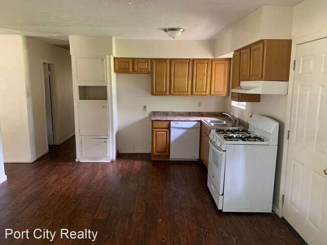 Building Photo - 3 br, 1.5 bath House - 1125 Baythorne Dr.