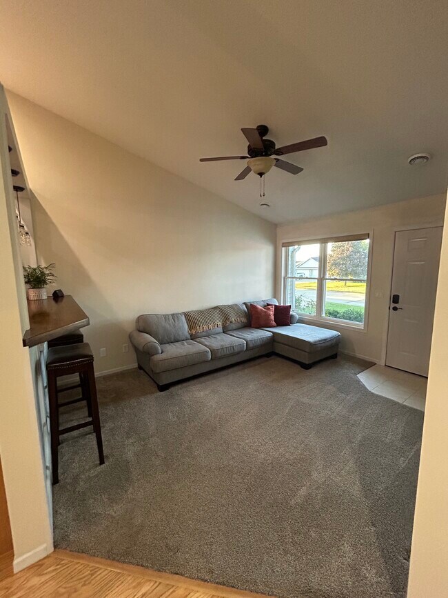 Building Photo - 6118 Seven Springs Dr