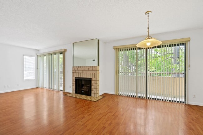 Foto del edificio - 10604 Wilkins Ave