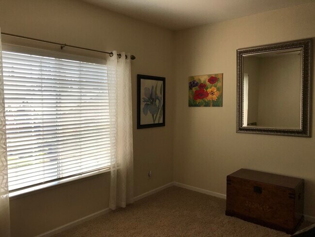 Dormitorio sur - 10379 N Pierpont Cir