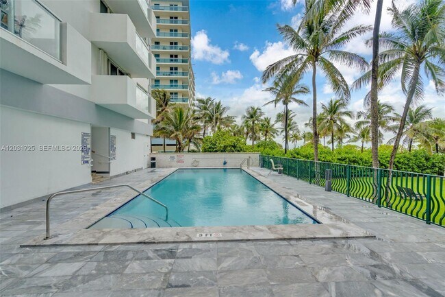 Foto del edificio - 9195 Collins Ave