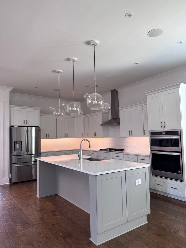 Building Photo - 451 Dewar Dr