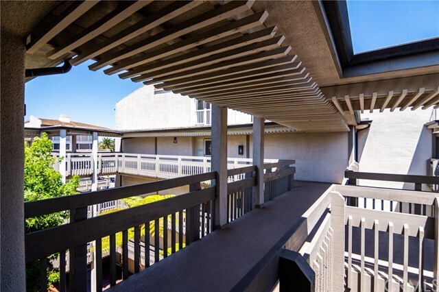Building Photo - 230 S Catalina Ave