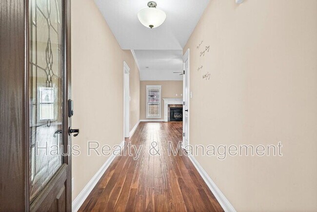 Foto del edificio - 1725 Autumnwood Blvd