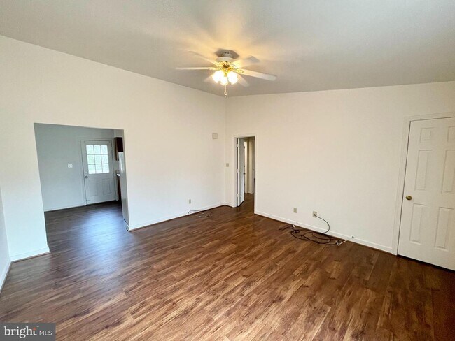 Building Photo - 2112 Kaiser Dr