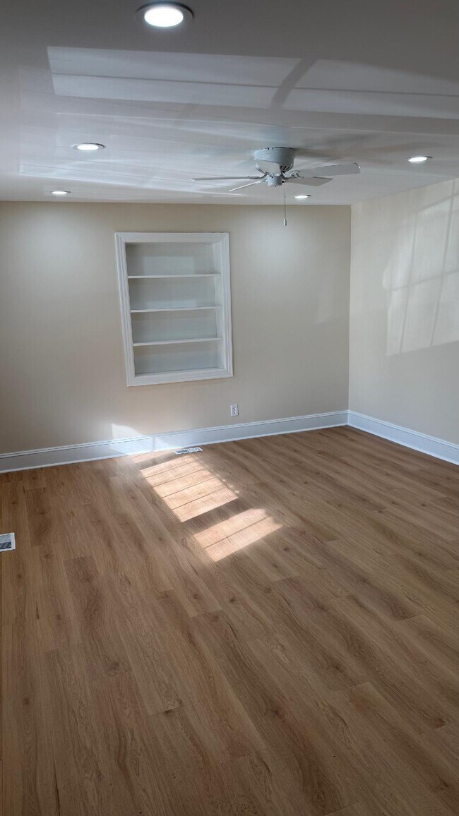 Foto del edificio - 122 N Fir Ave