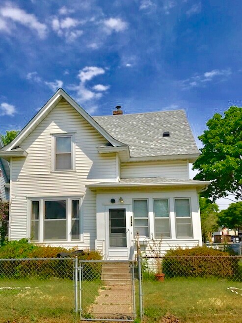 Two-story home two car garage and fenced yard pets OK - 1343 Edmund Ave