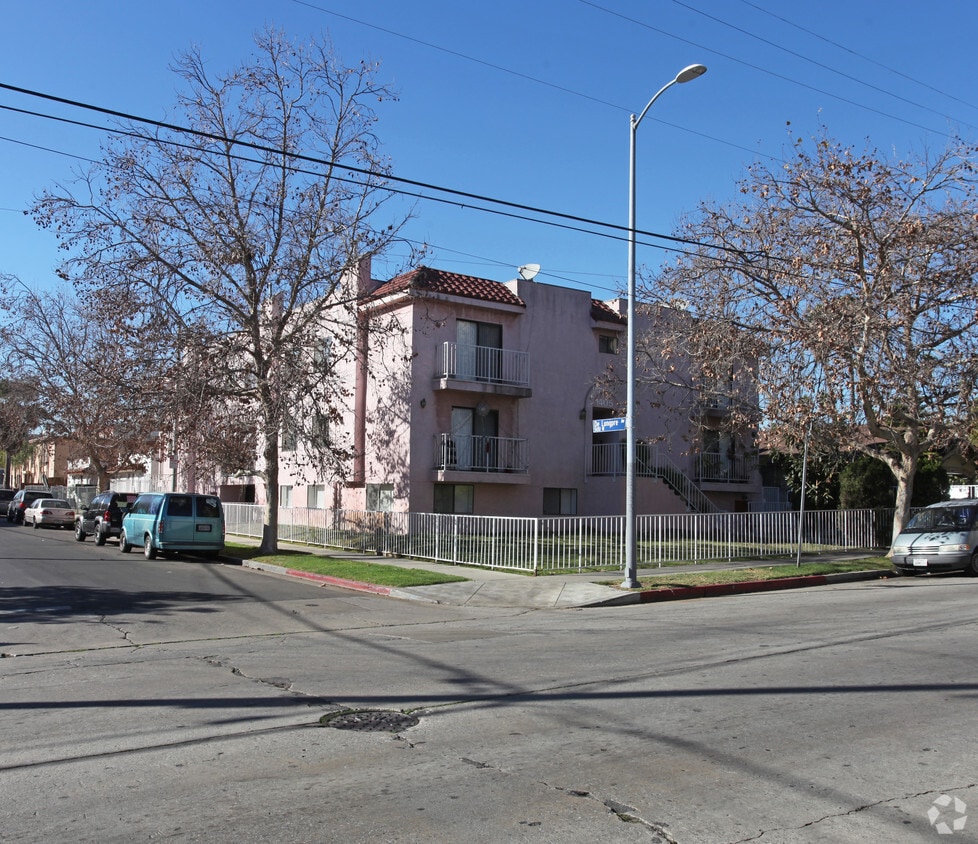 Building Photo - 1405 N Normandie Ave