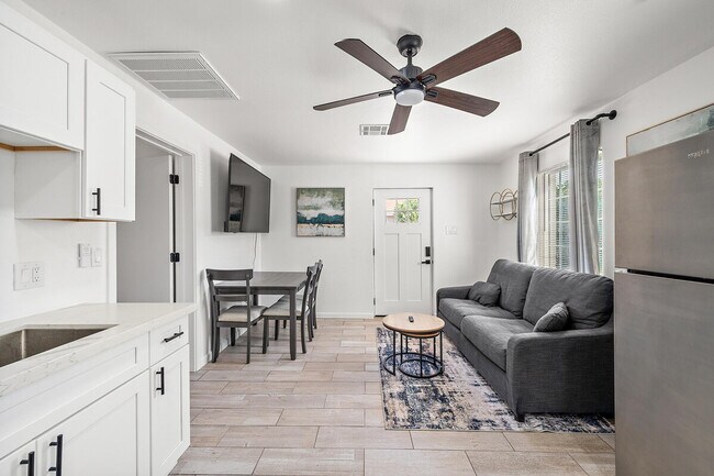 Foto del edificio - 2228 W Georgia Ave