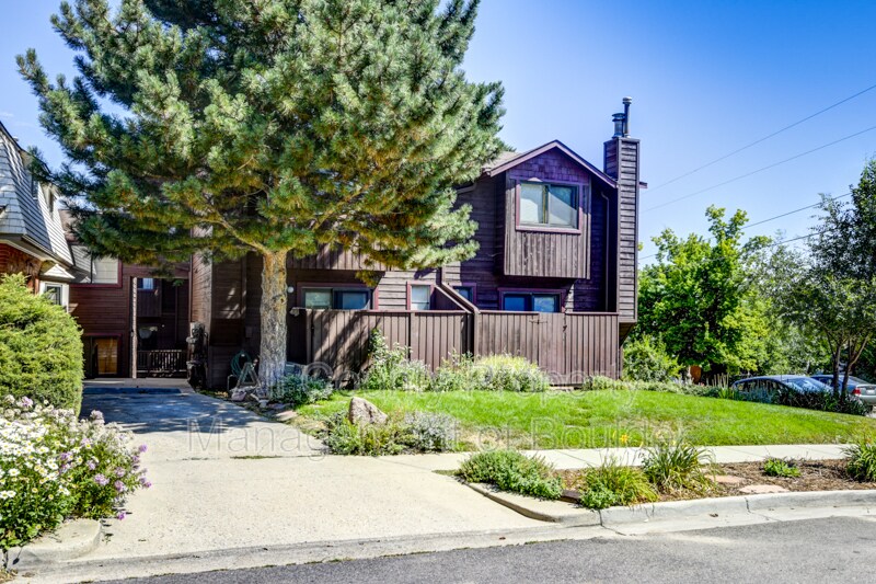 Primary Photo - 1031 Portland Pl