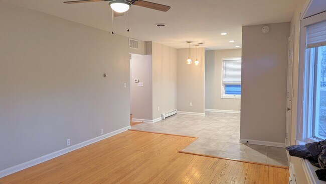 Foto del edificio - 5354 N Lydell Ave