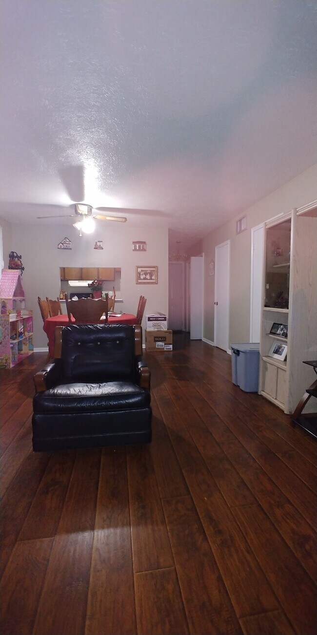 Foto del edificio - 419 Zinnia Ave