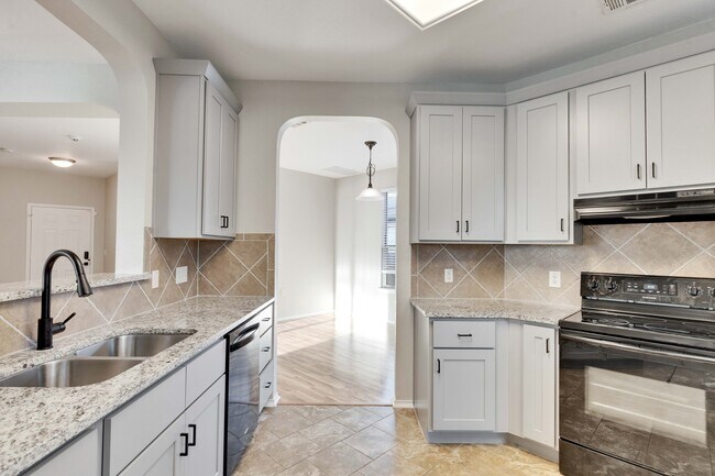 Building Photo - 6305 Roseborough Dr