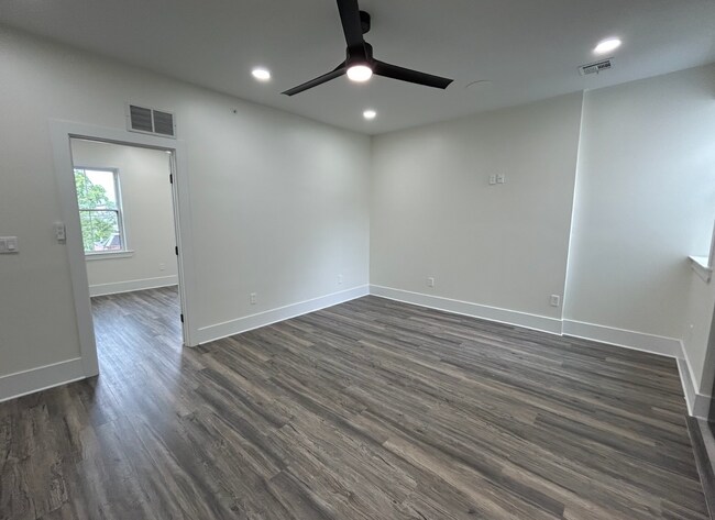 Building Photo - Modern Living Just Steps from Temple Unive...