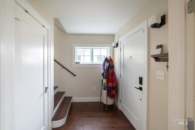 Foto del edificio - 515 W Hays St