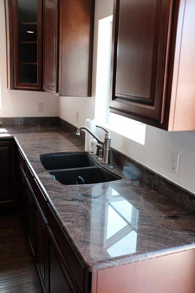 Foto del edificio - 6102 E Monlaco Rd