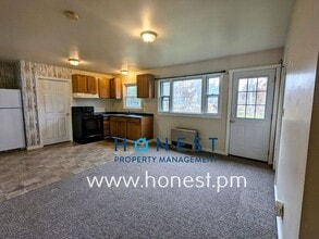 Building Photo - 95 Main St