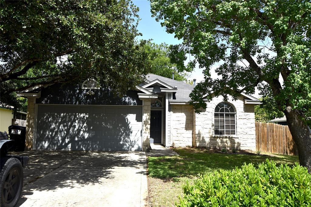 Foto principal - 240 Briarstone Dr