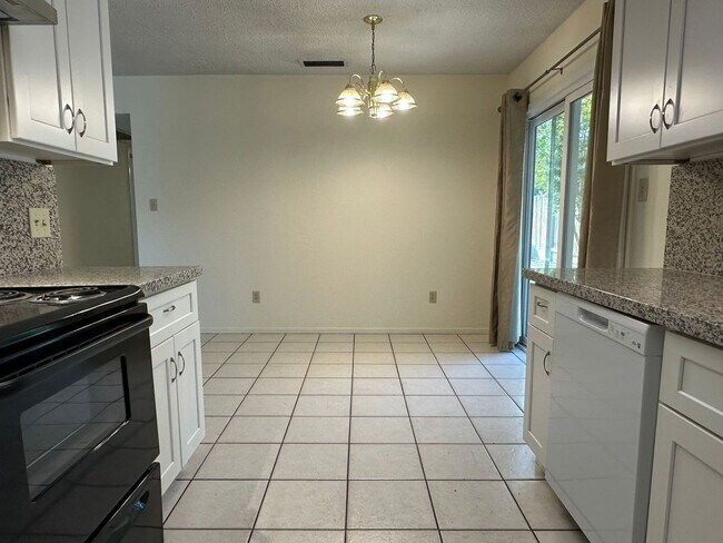 Building Photo - 409 Quailridge Rd