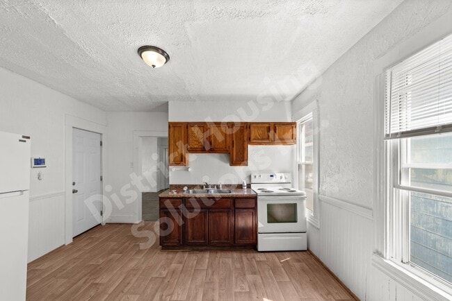 Building Photo - 8302 Sowinski Ave
